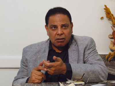علاء الاسوانى ارشيفية